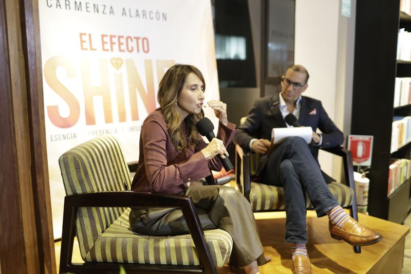 Conversación en vivo sobre El Efecto SHINE frente al público